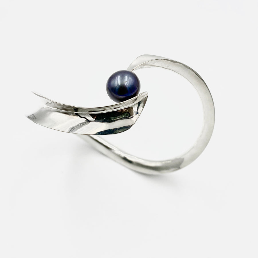 Twist flexible sterling silver black fresh water pearl bangle
