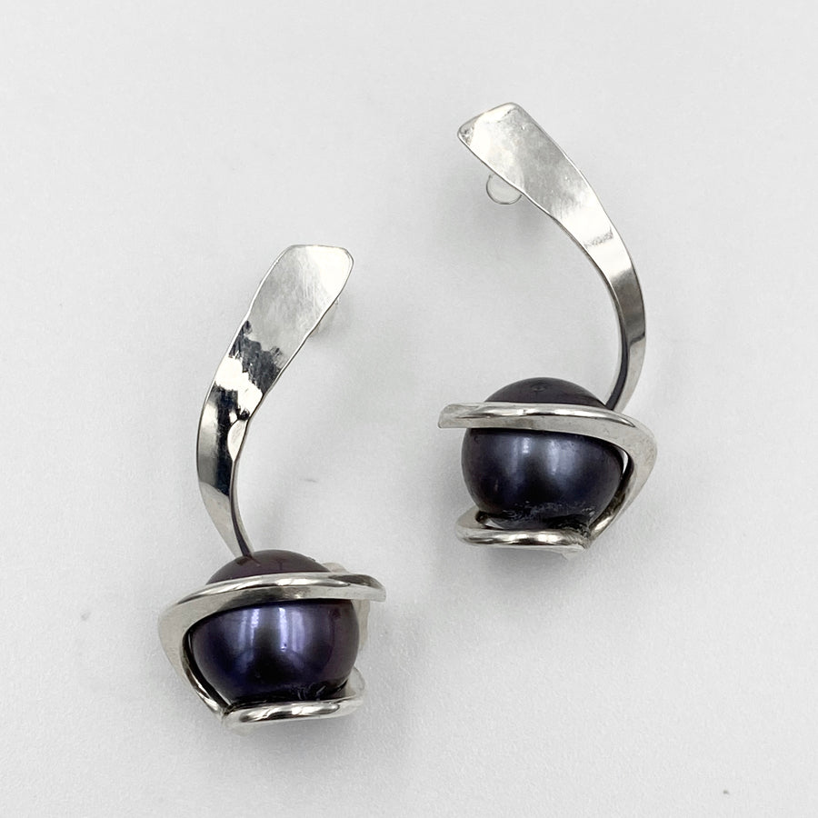 Twist sterling silver black fresh water pearl drop earrings