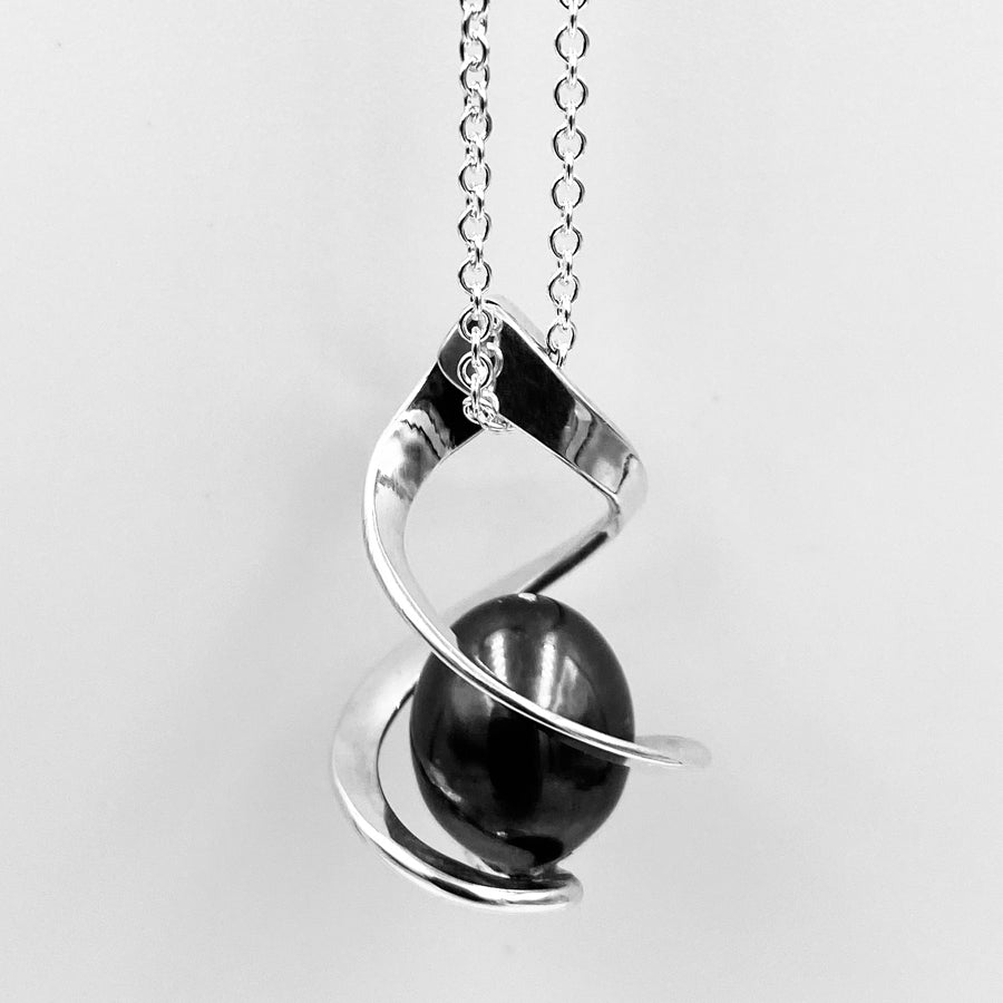 Twist sterling silver black fresh water pearl pendant