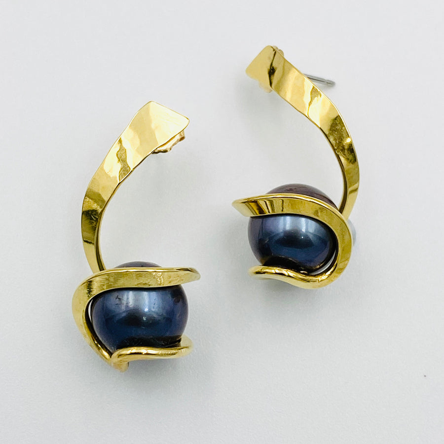 Twist sterling silver gold plated black fresh water pearl earrings